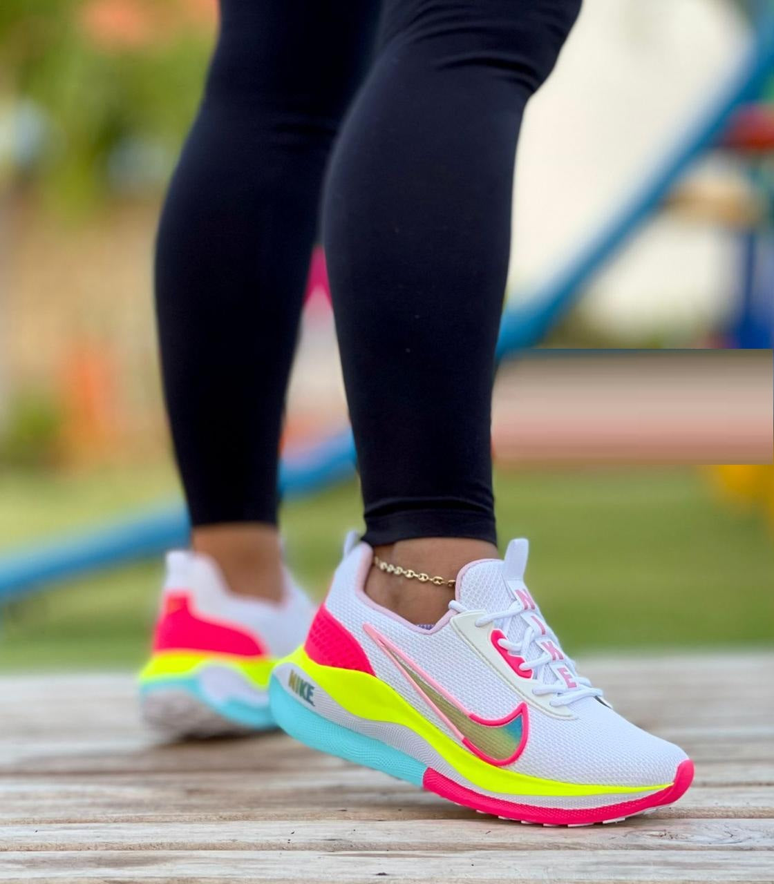 Tenis Nike Dama Pasos Seguros: ligereza y amortiguación en cada paso.