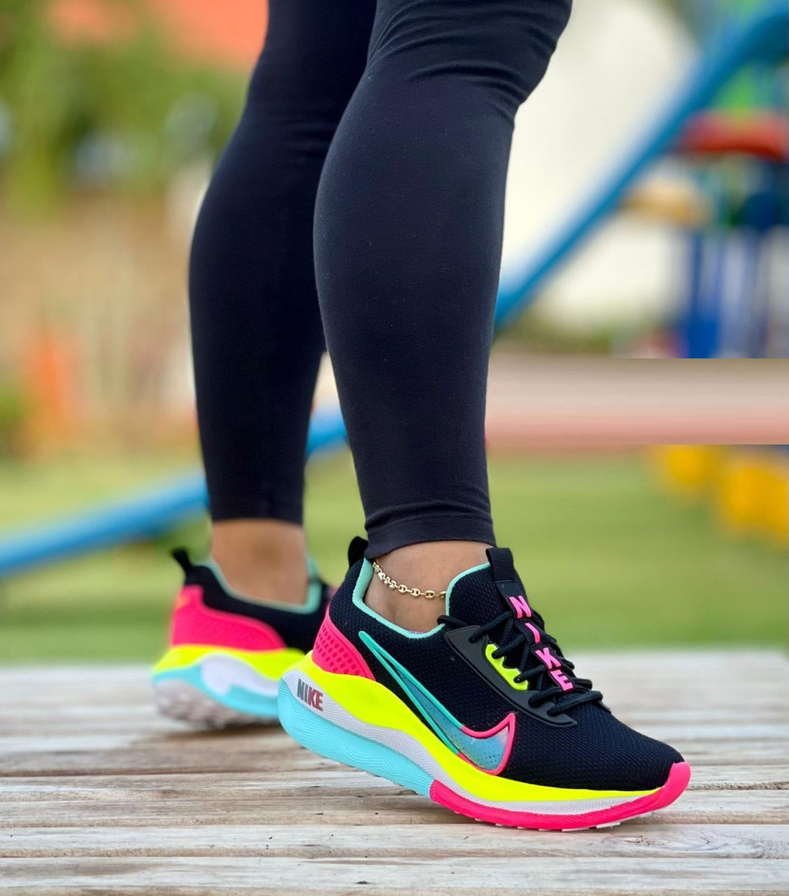Tenis Nike Dama Pasos Seguros: ligereza y amortiguación en cada paso.